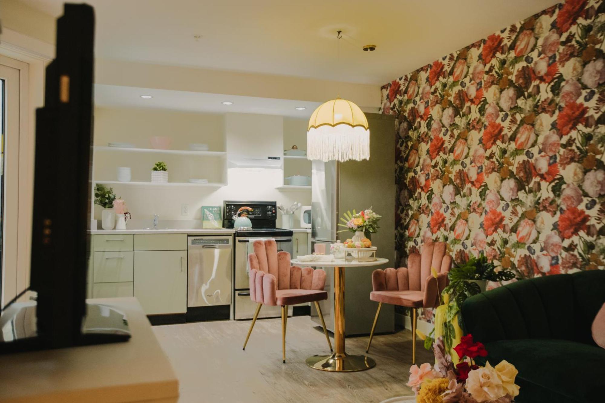 The Garden Room At Waddington Flats Виктория Екстериор снимка